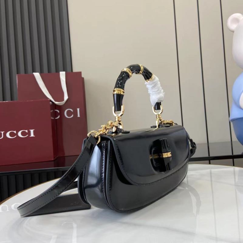 Черная сумка Gucci с бамбуковой ручкой