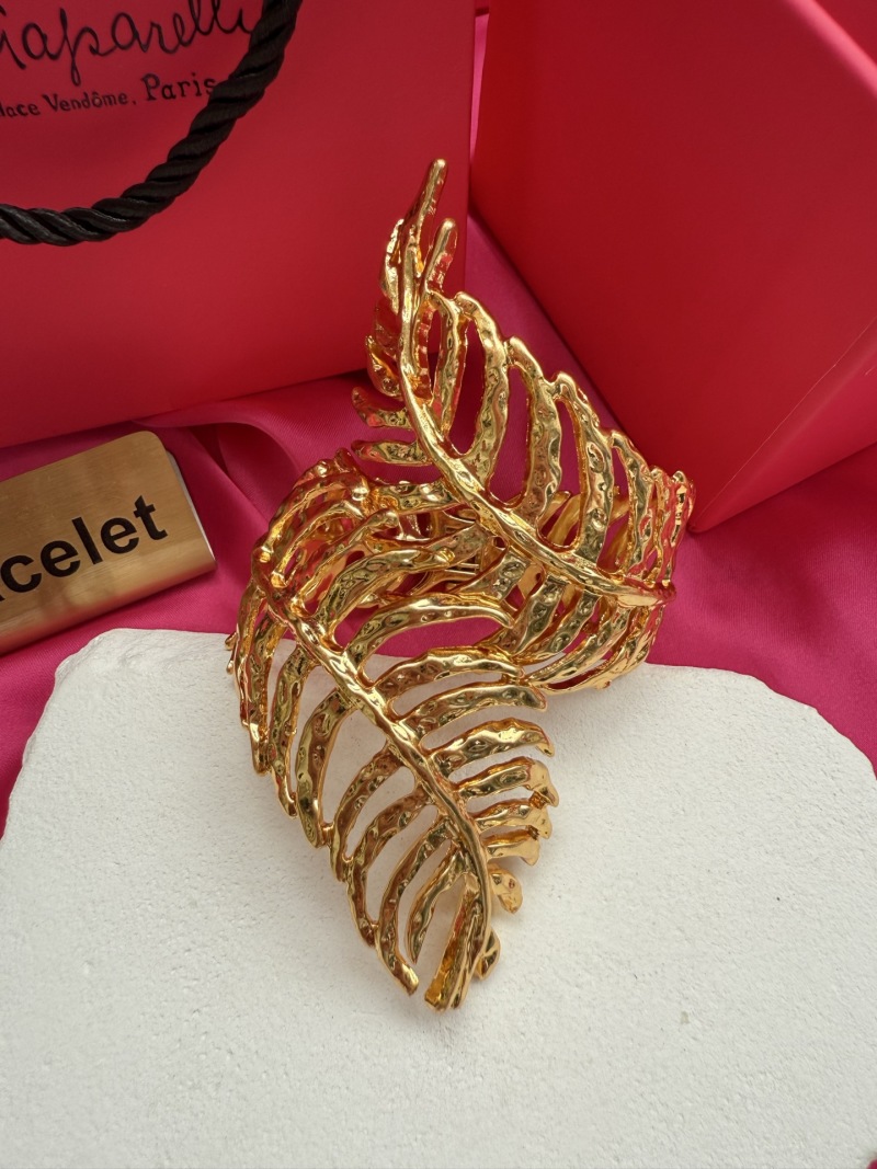 Браслет в виде листа Schiaparelli