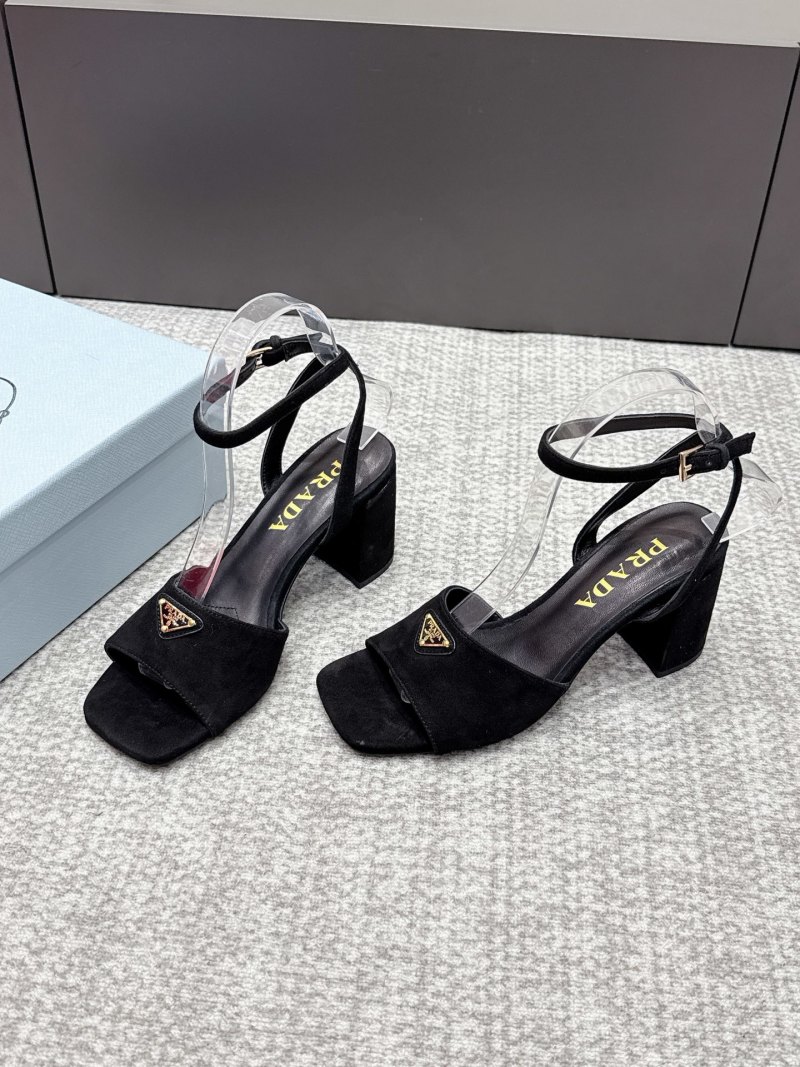 Женские туфли Prada на шпильке с открытым носом