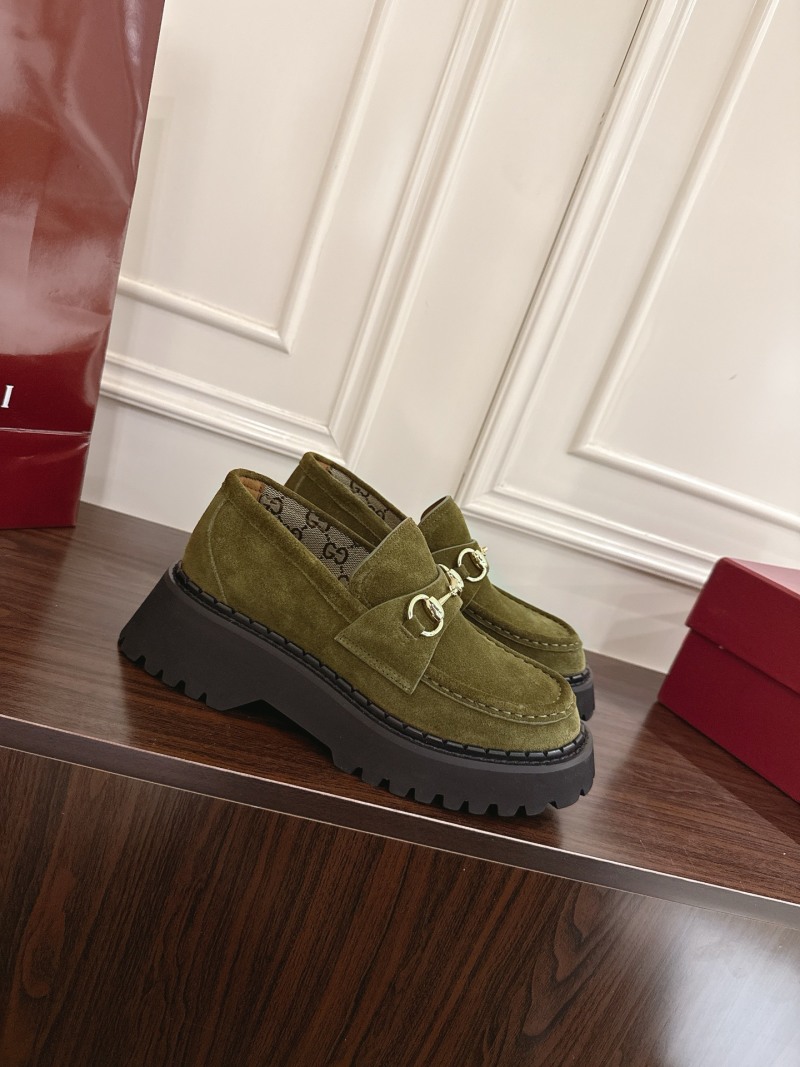 Женские замшевые мокасины на платформе Gucci