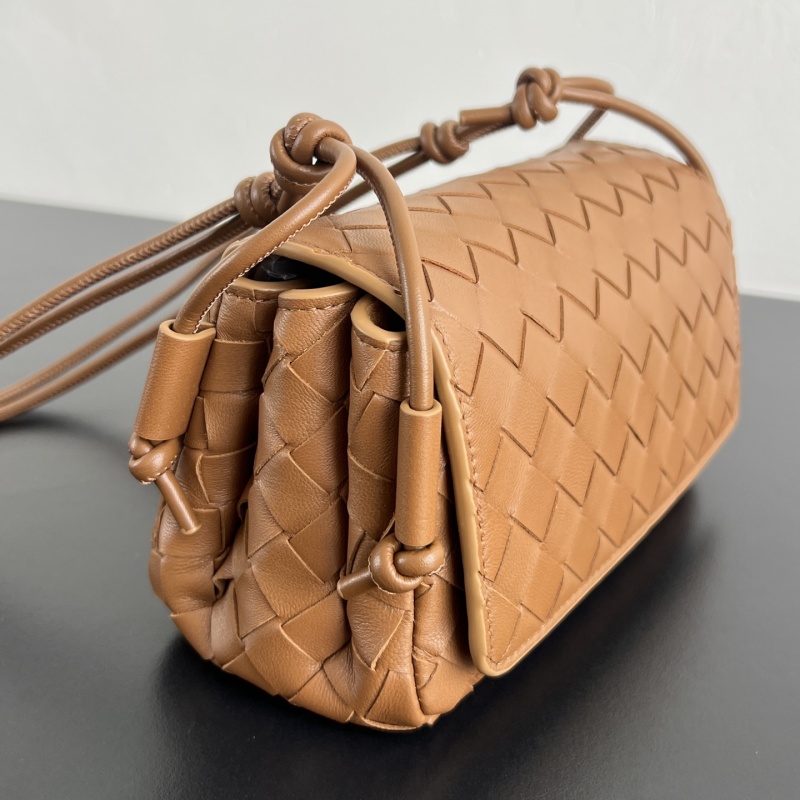 Сумка-кроссбоди коричневая, плетеная кожа, два отделения Bottega Veneta