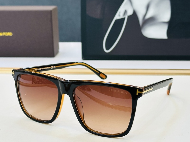 Tom Ford солнцезащитные очки модель FT0832