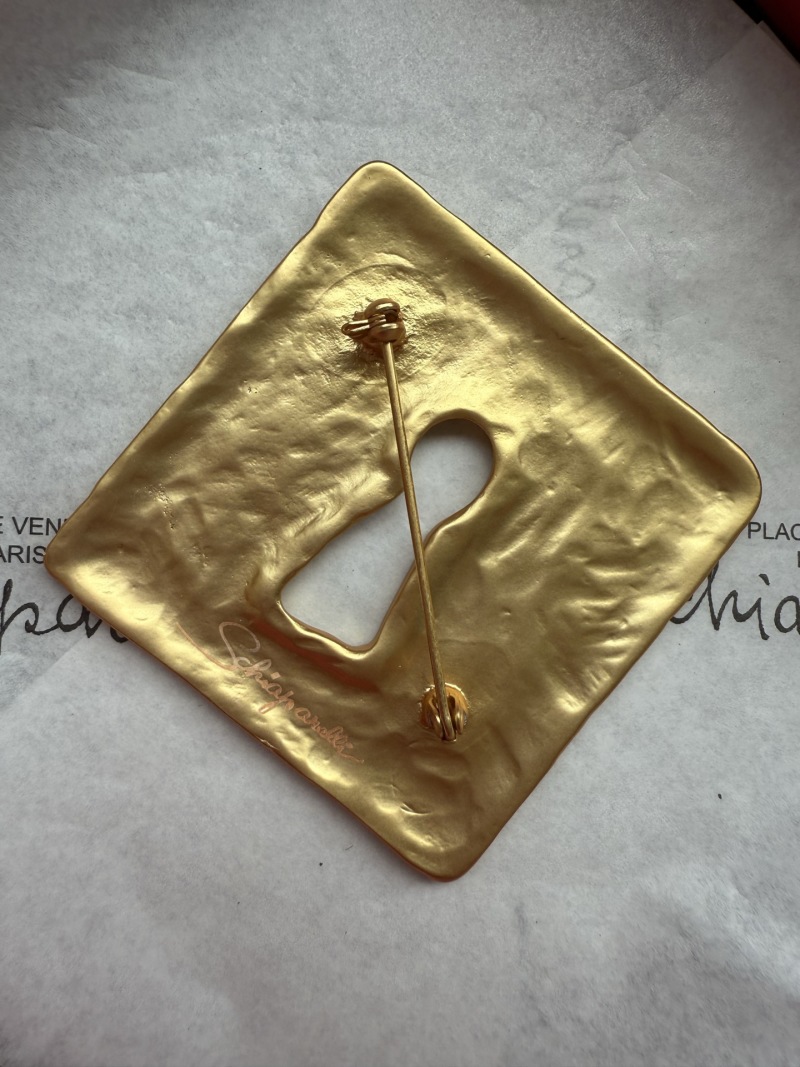 Брошь Schiaparelli