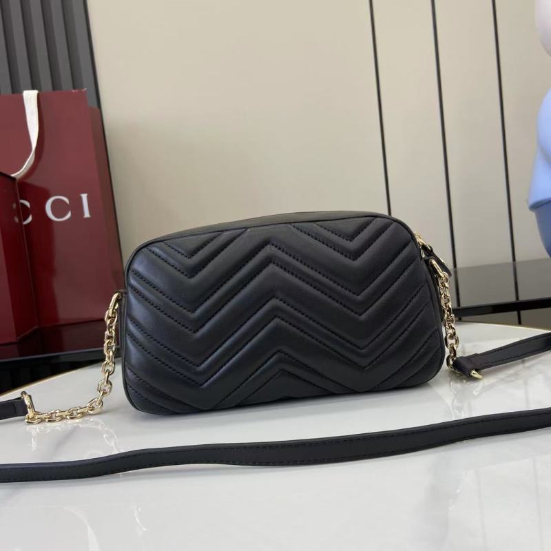 Черная сумка-кроссбоди Gucci с золотой фурнитурой