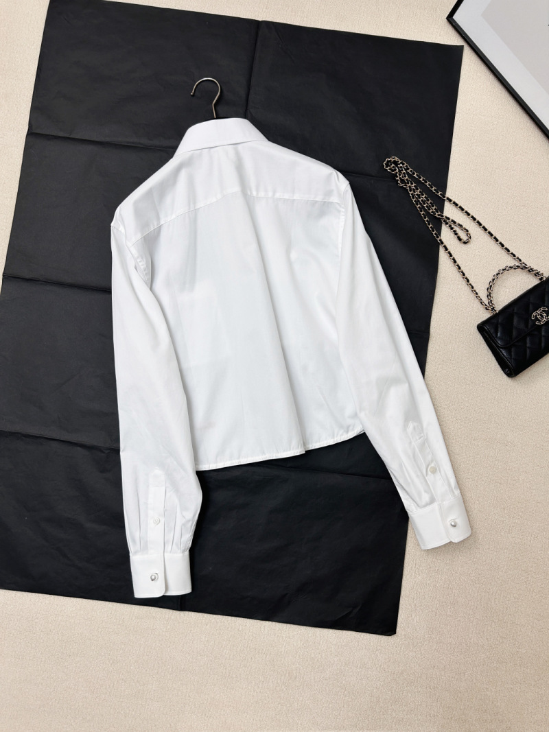 Белая женская рубашка укороченного кроя с накладными карманами Chanel
