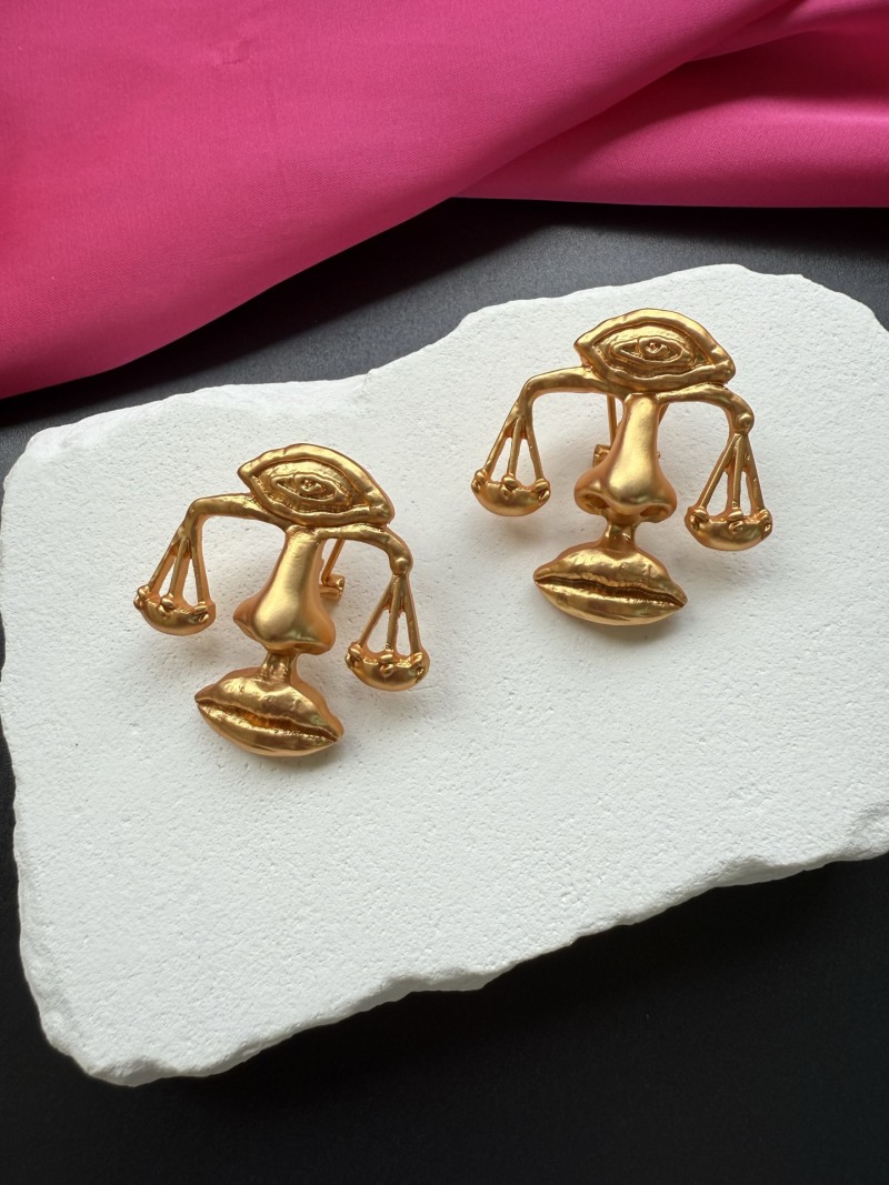 Серьги Schiaparelli с изображением весов и глаза