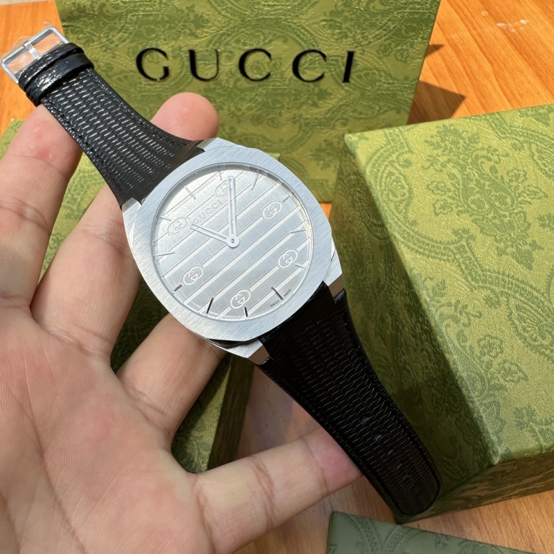 Часы Gucci