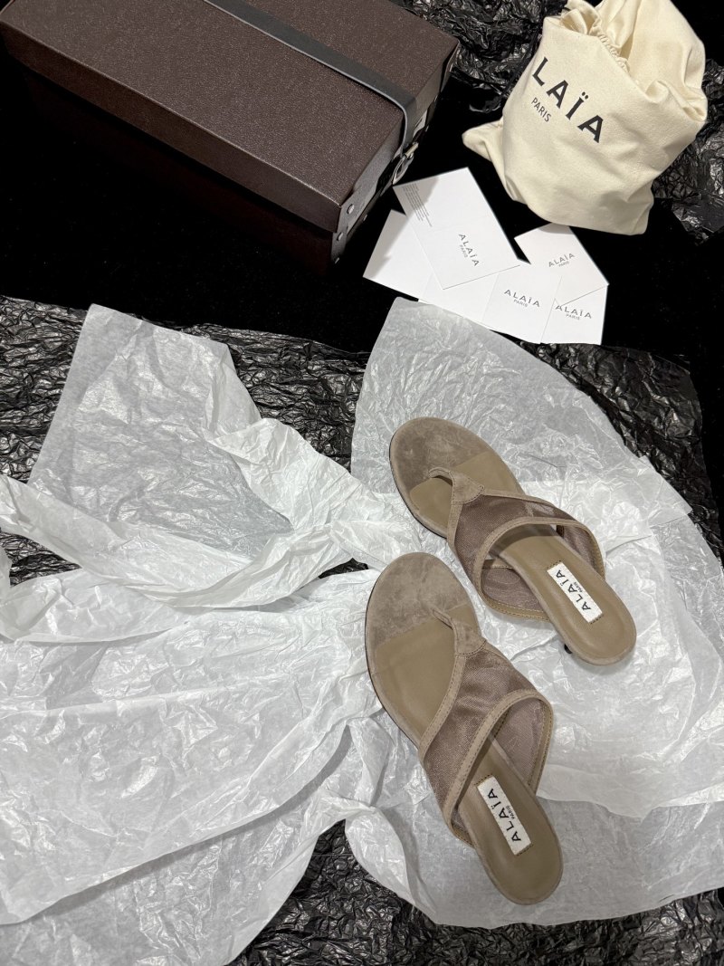 Женские босоножки Alaïa на каблучке