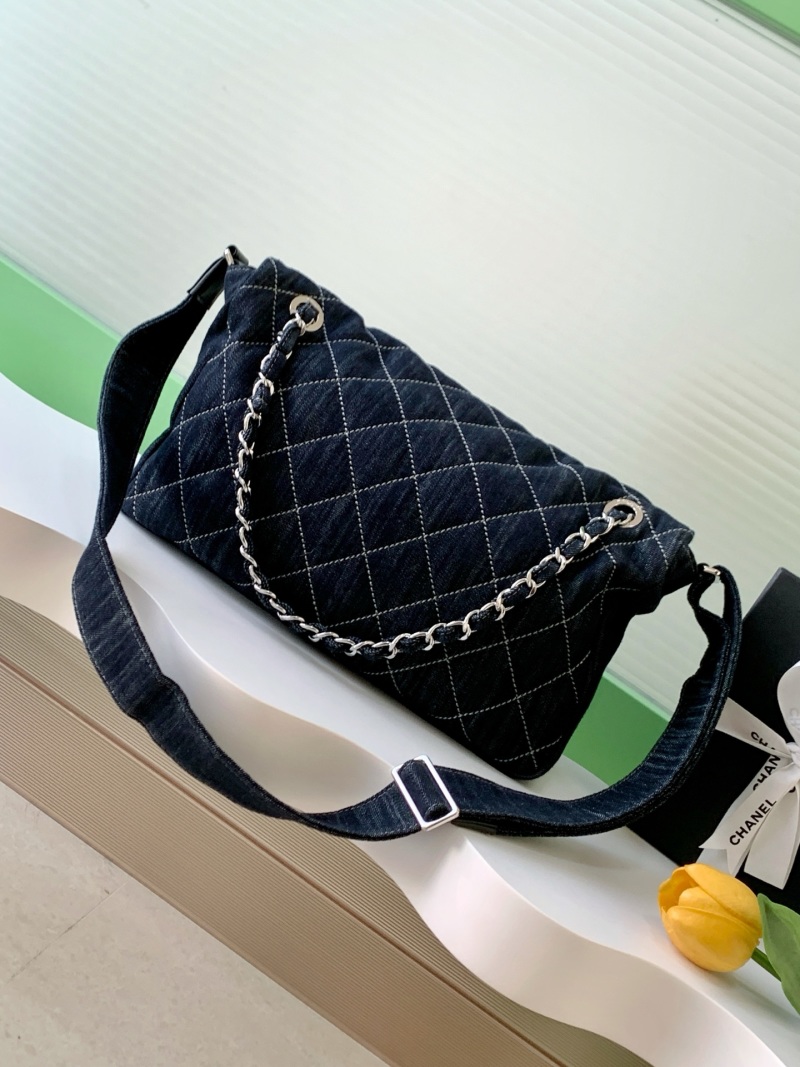 Джинсовая сумка через плечо с цепочкой Chanel