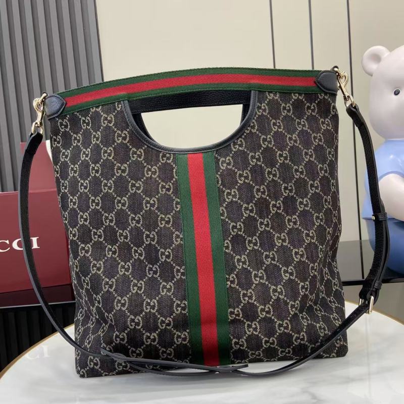 Сумка Gucci с монограммой и ремешком