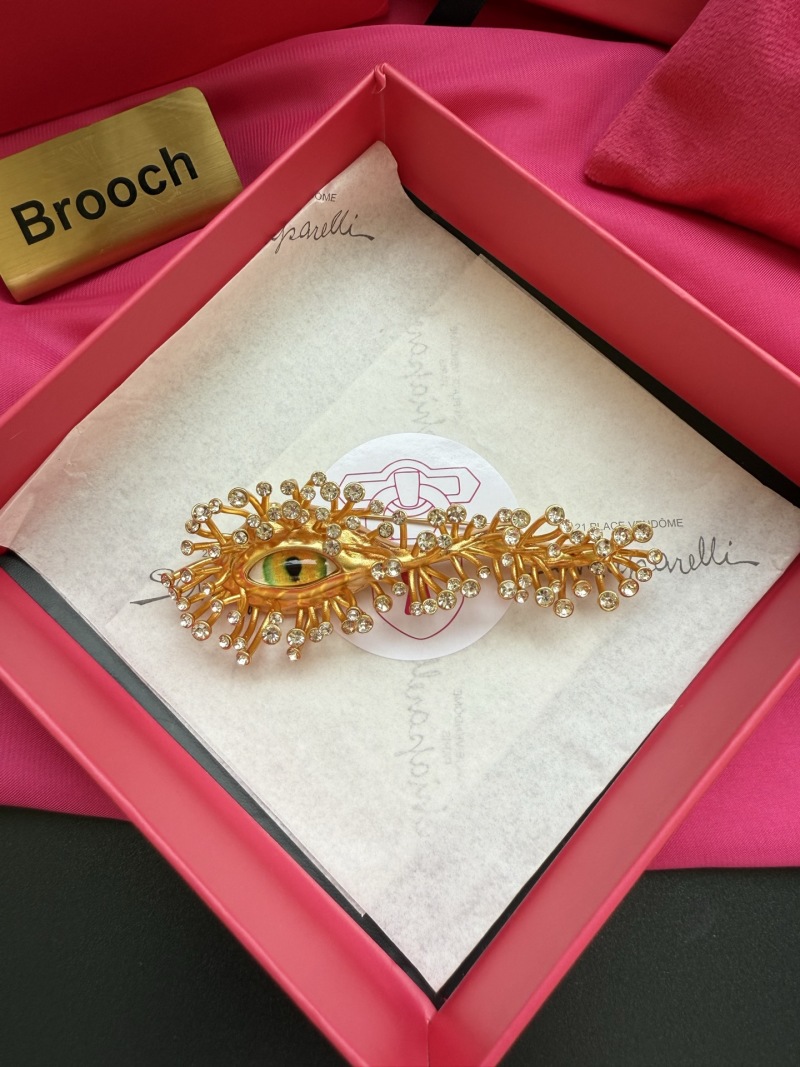 Брошь Schiaparelli в виде глаза