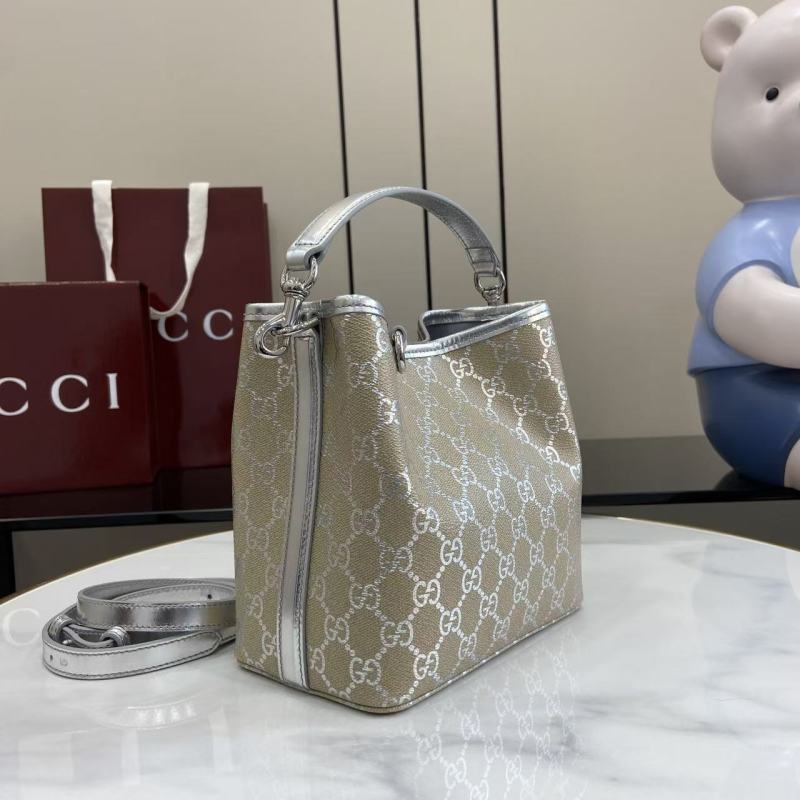 Сумка Gucci с монограммой и ручкой