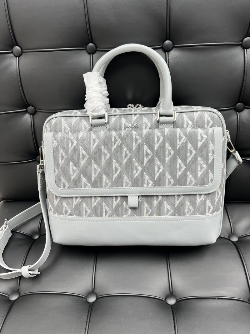 Портфель Dior с монограммой Hit the Road