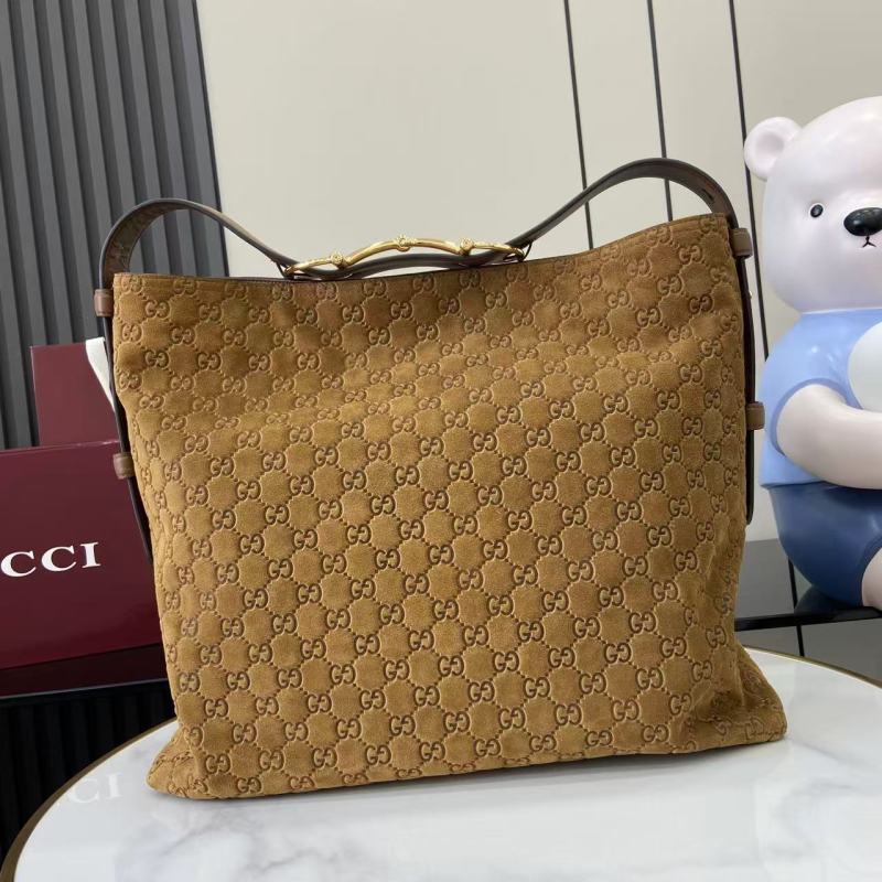 Сумка Gucci из замши с принтом GG