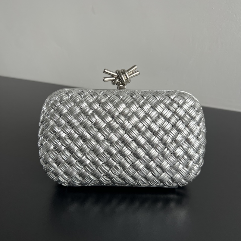 Вечерний клатч Bottega Veneta с узлом