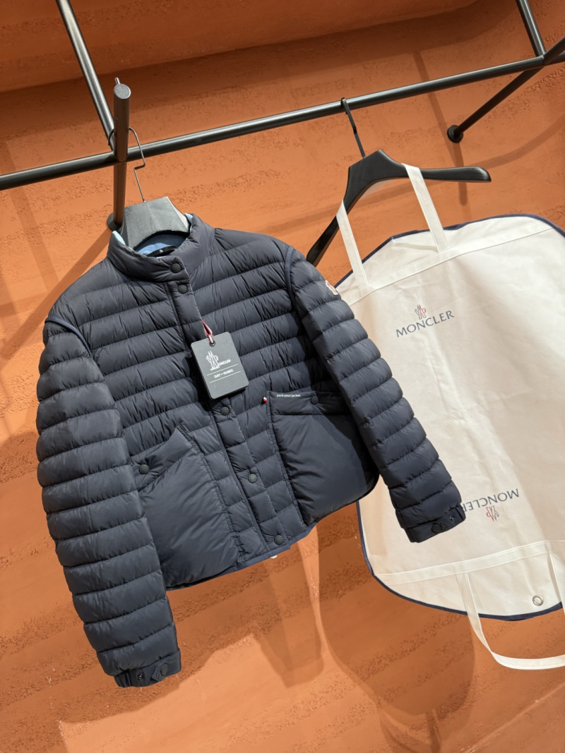 Пуховик Moncler