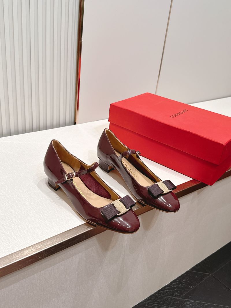 Туфли женские с бантом на устойчивом каблуке, лаковые Ferragamo