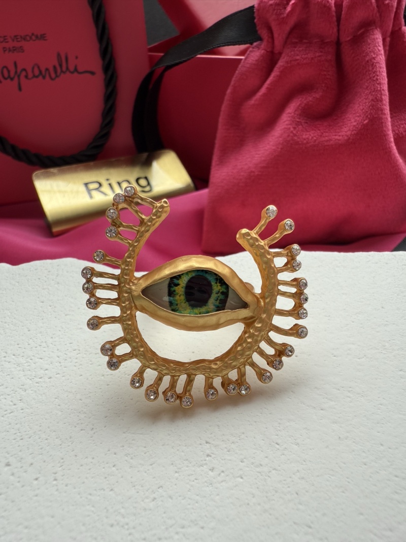 Брошь в виде глаза Schiaparelli