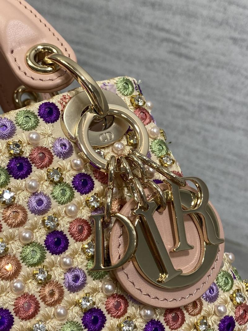 Мини-сумка Dior Lady Dior пудровая с вышивкой