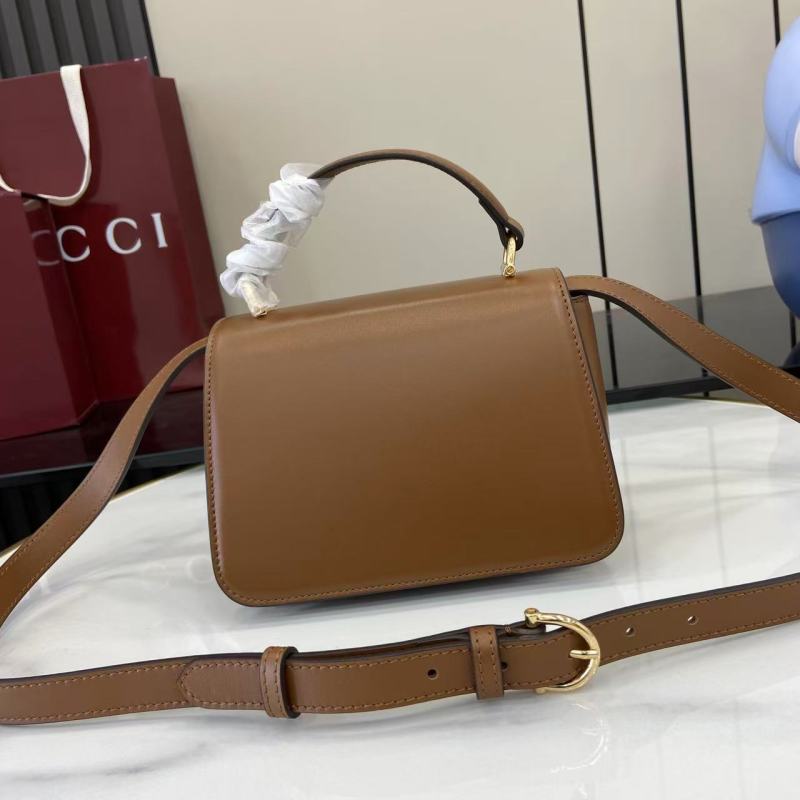 Сумка Gucci с золотой фурнитурой