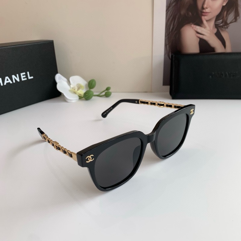 Солнечные очки Chanel черные в большой оправе