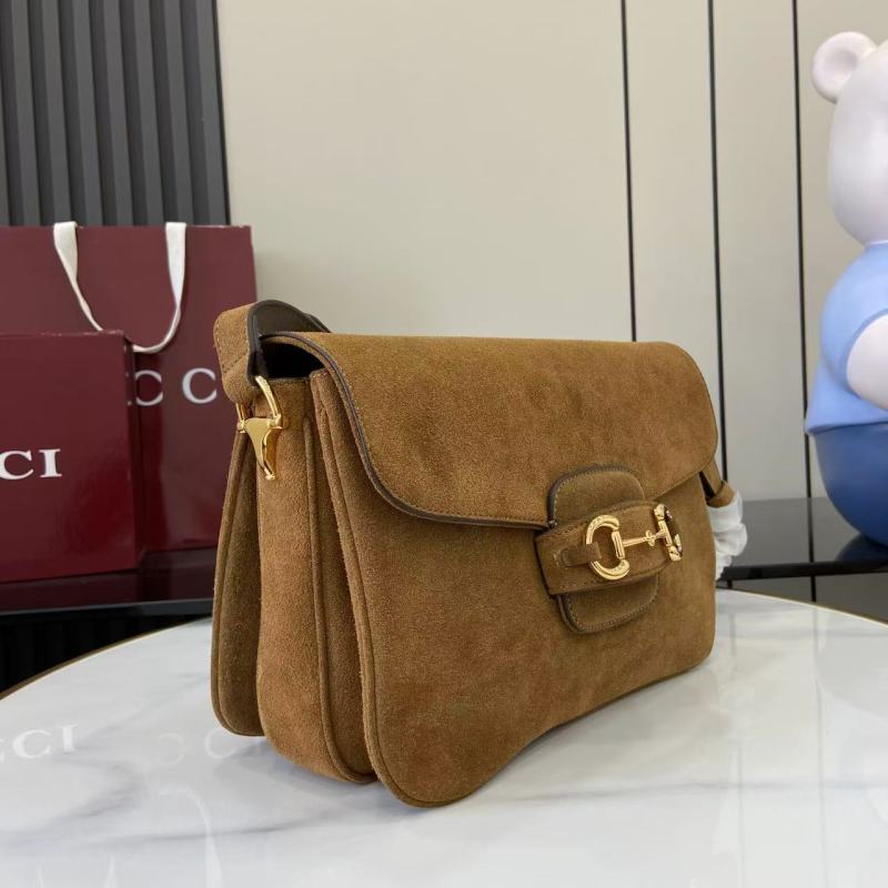 Сумка Gucci из замши с фурнитурой