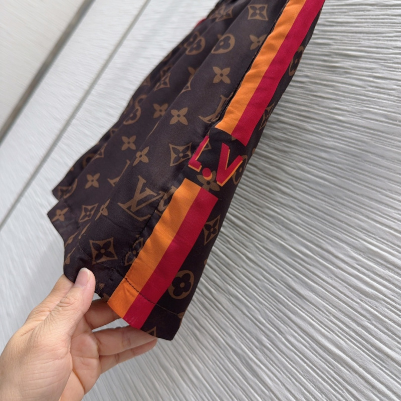 Шорты Louis Vuitton с монограммой