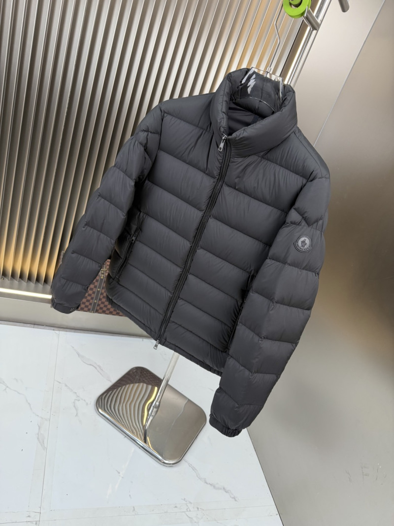 Пуховик Moncler