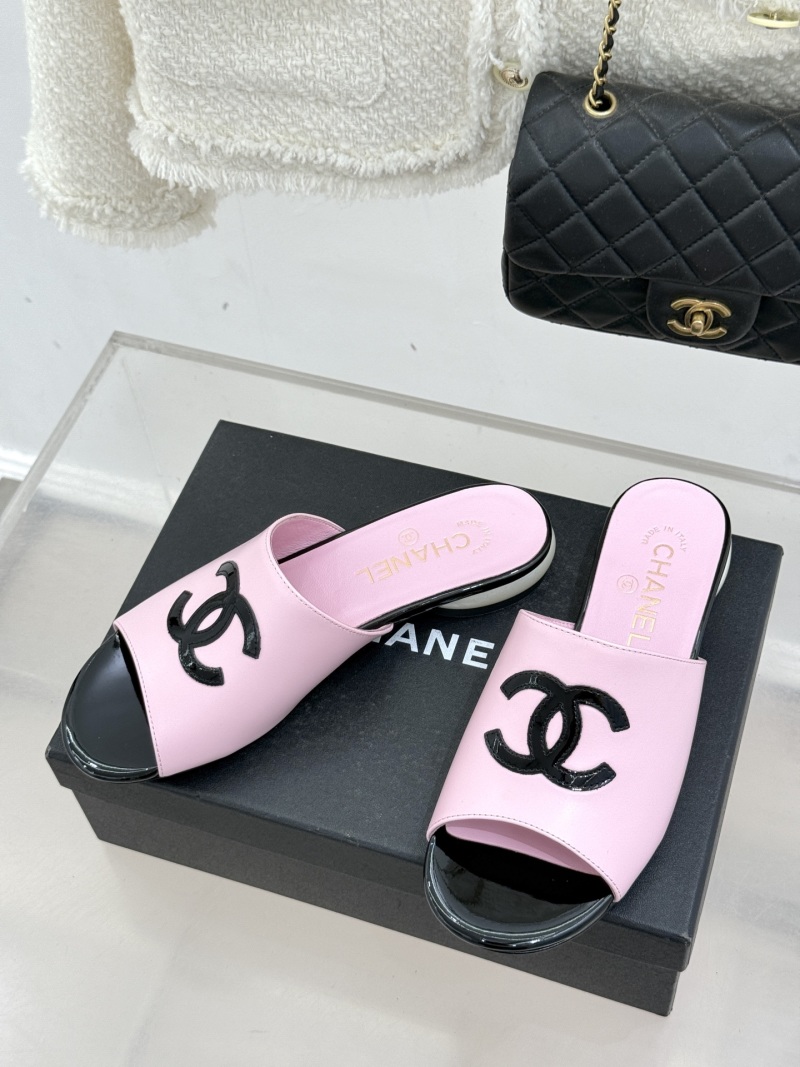 Женские босоножки розовые на перламутровом каблуке с эмблемой Chanel
