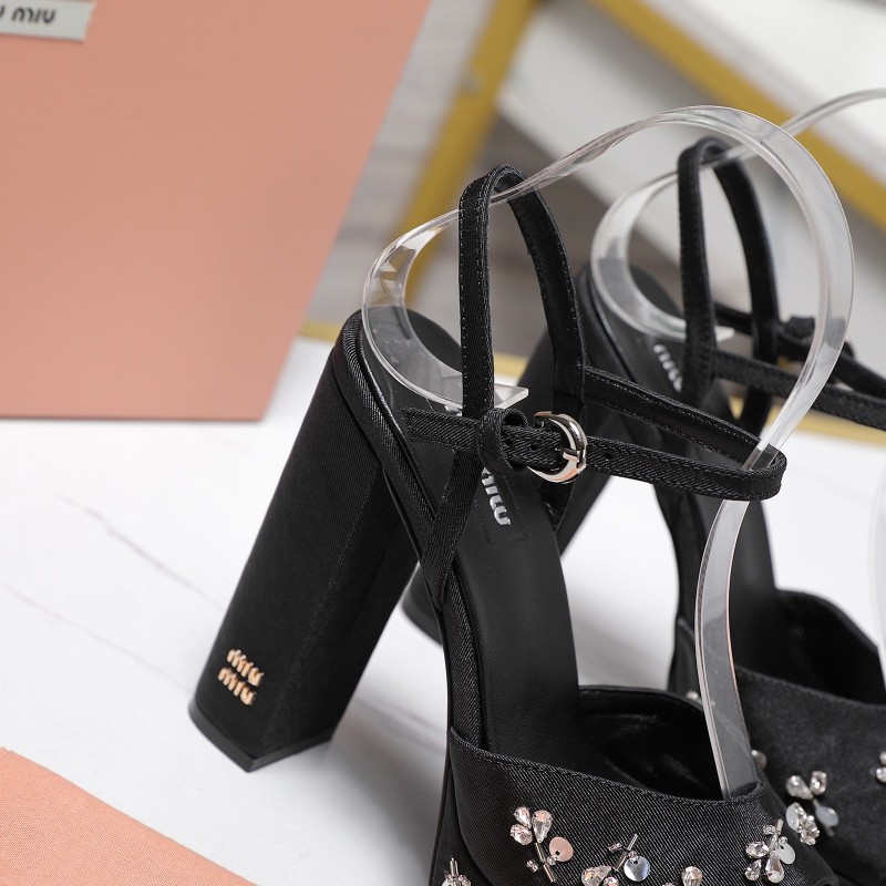 Женские туфли Miu Miu на массивном каблуке