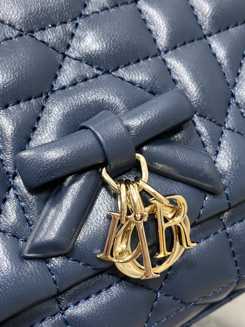 Синяя сумка Dior с ручкой и цепью