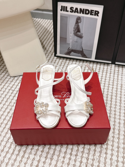 Женские белые сандалии Roger Vivier с декоративным квадратным пряжком