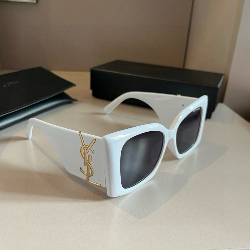 Солнечные очки YSL Saint Laurent