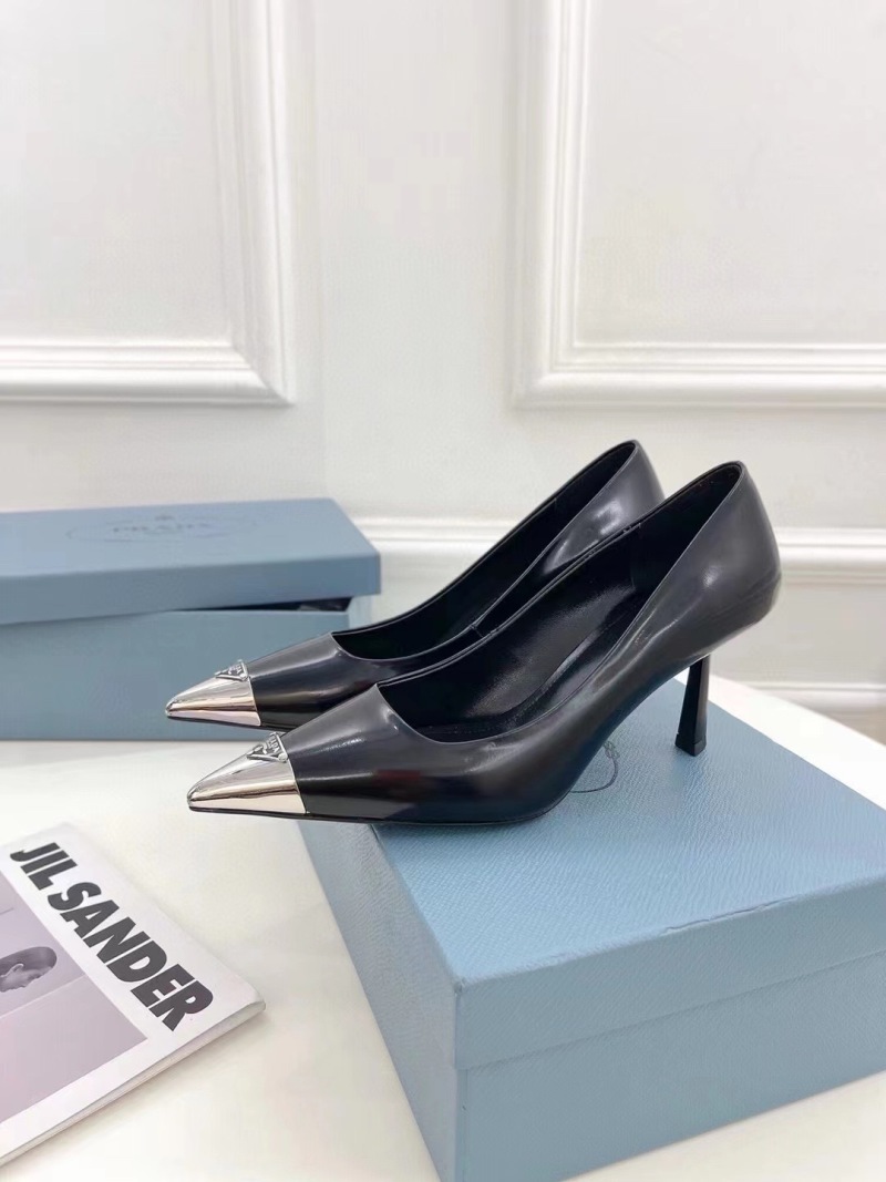 Женские туфли с металлическим носком Prada