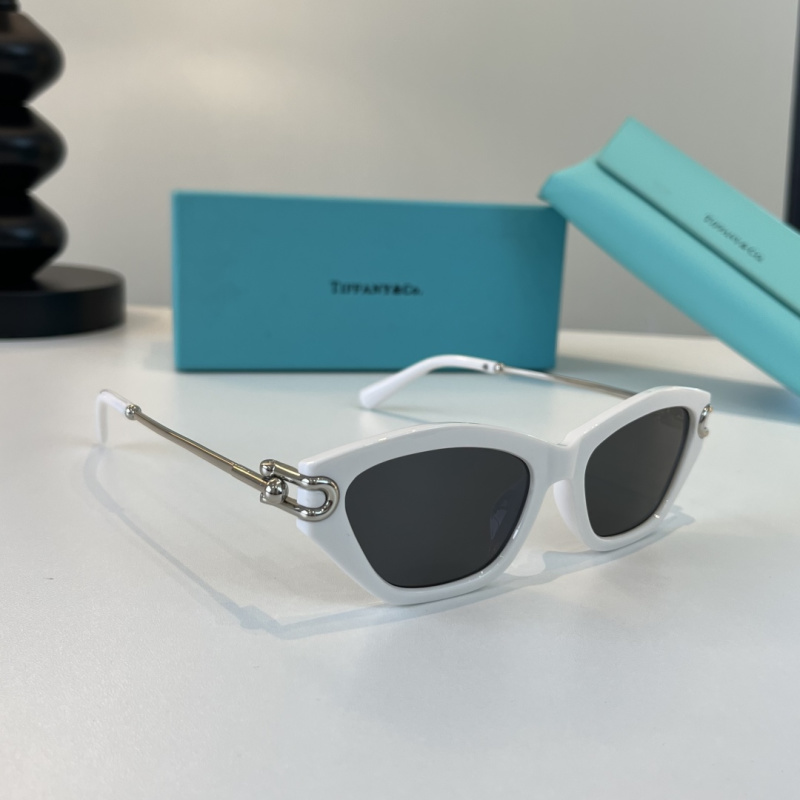 Женские белые солнцезащитные очки Тиффани в стиле кошачий глаз Tiffany & Co.
