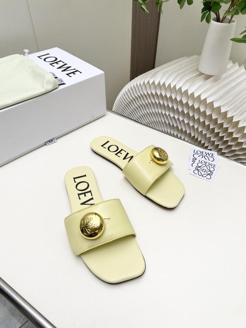 Женские кожаные сандалии Loewe с металлическим декором