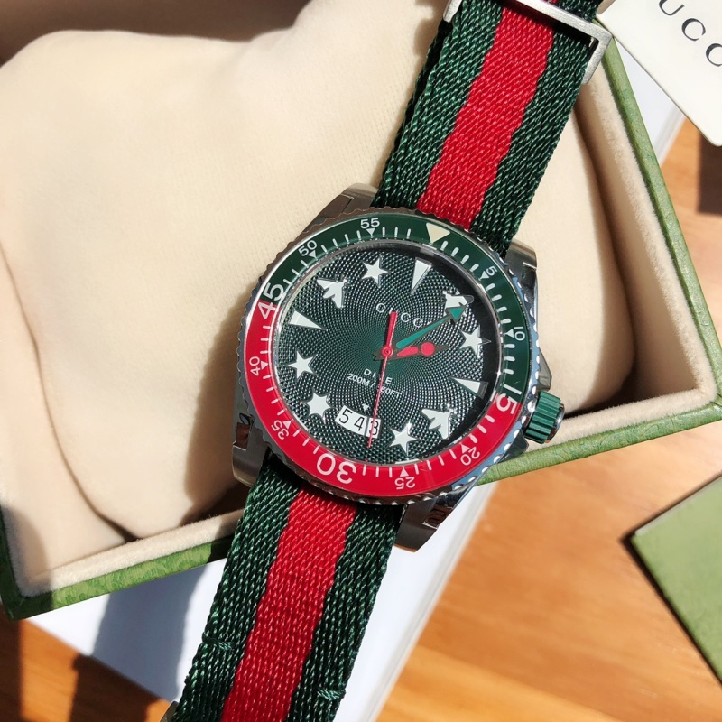 Часы Gucci