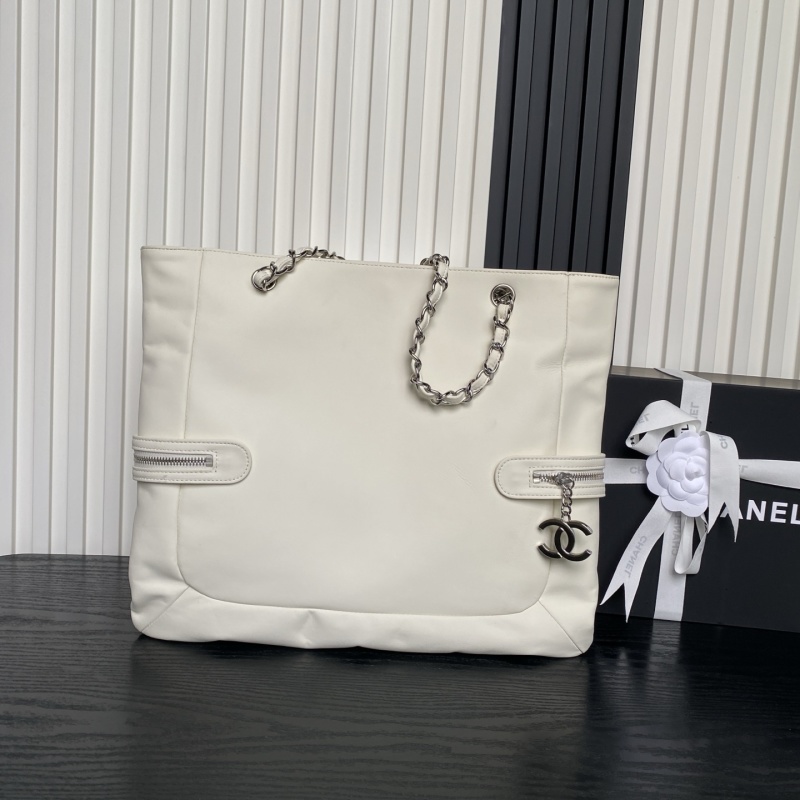 Сумка Chanel с графическим принтом