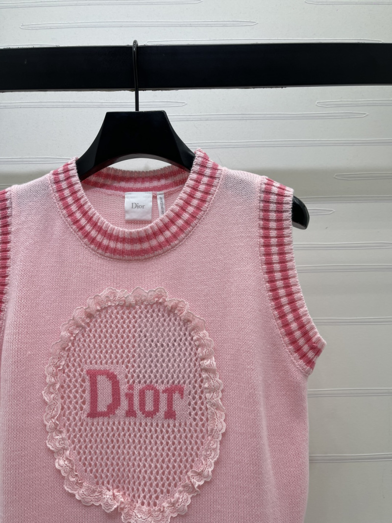 Вязаный женский жилет розового цвета с декоративной вышивкой Dior