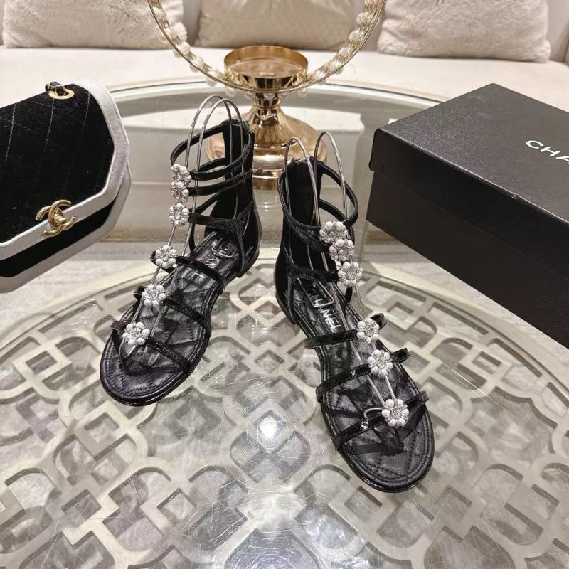 Черные сандалии с цветочным декором Chanel