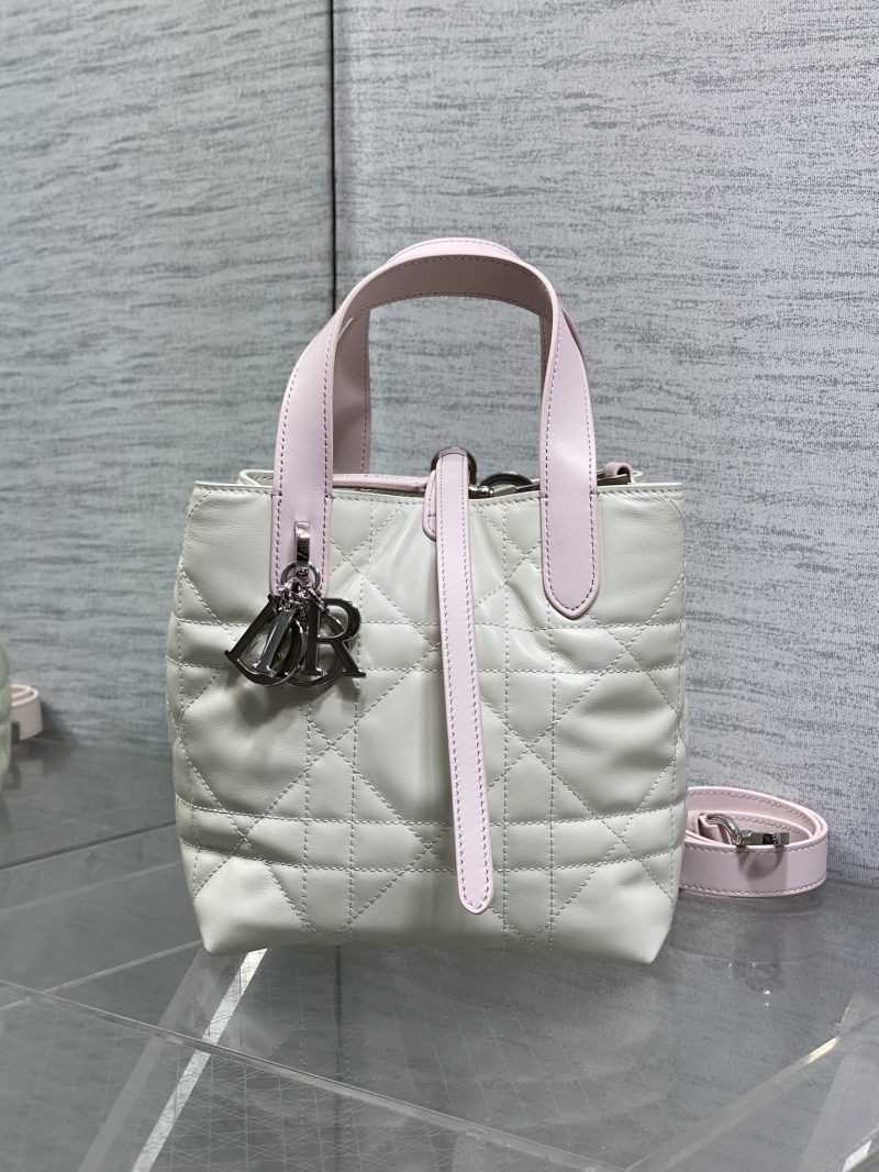 Сумка Dior с крестообразной строчкой