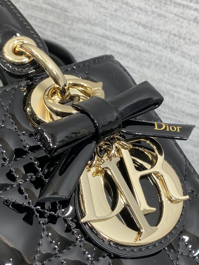 Черная лакированная сумка Dior Lady Dior