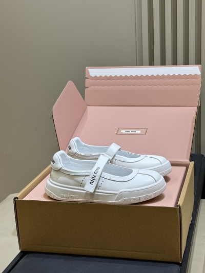 Женские белые босоножки Miu Miu на молнии