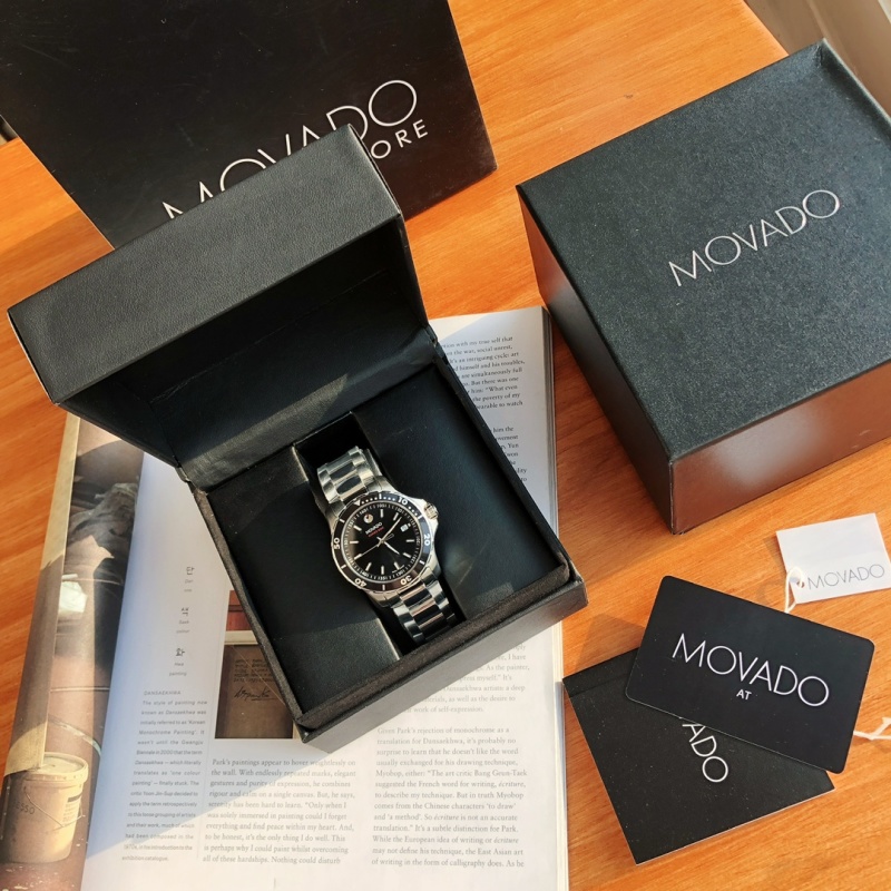 Часы Movado