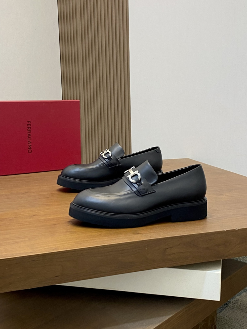 Мужские мокасины черные с металлической фурнитурой Ferragamo