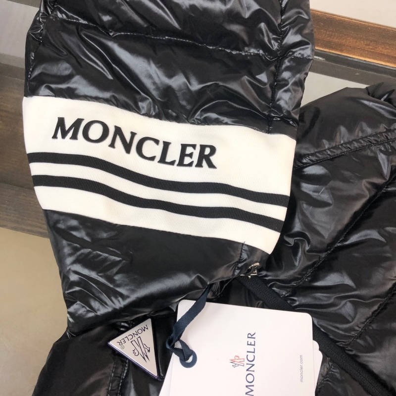 Пуховик Moncler