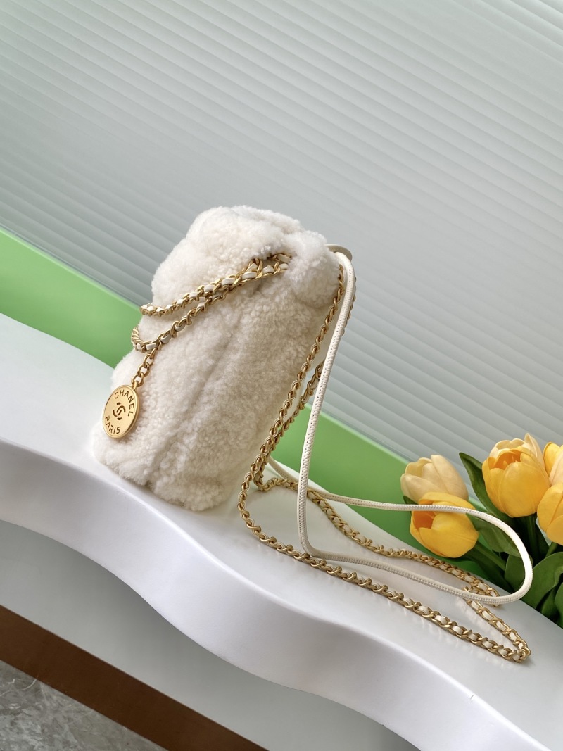 Миниатюрная сумка из шерсти Chanel