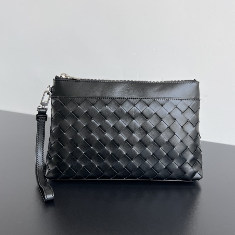 Клатч Bottega Veneta плетеный черный с ремешком