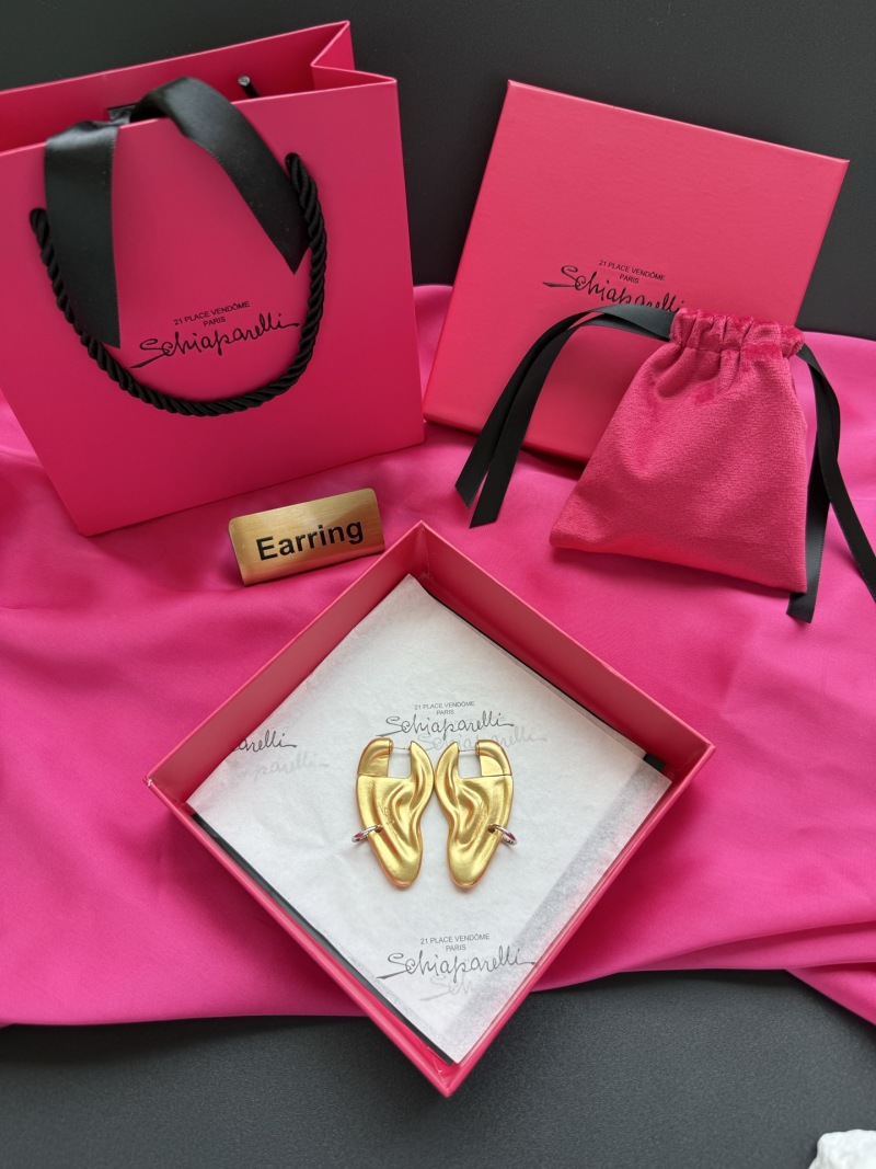 Серьги в виде ушей Schiaparelli