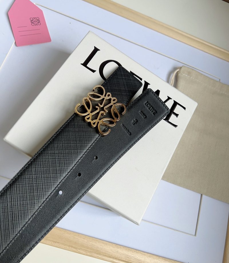 Черный кожаный ремень с декоративной пряжкой Loewe